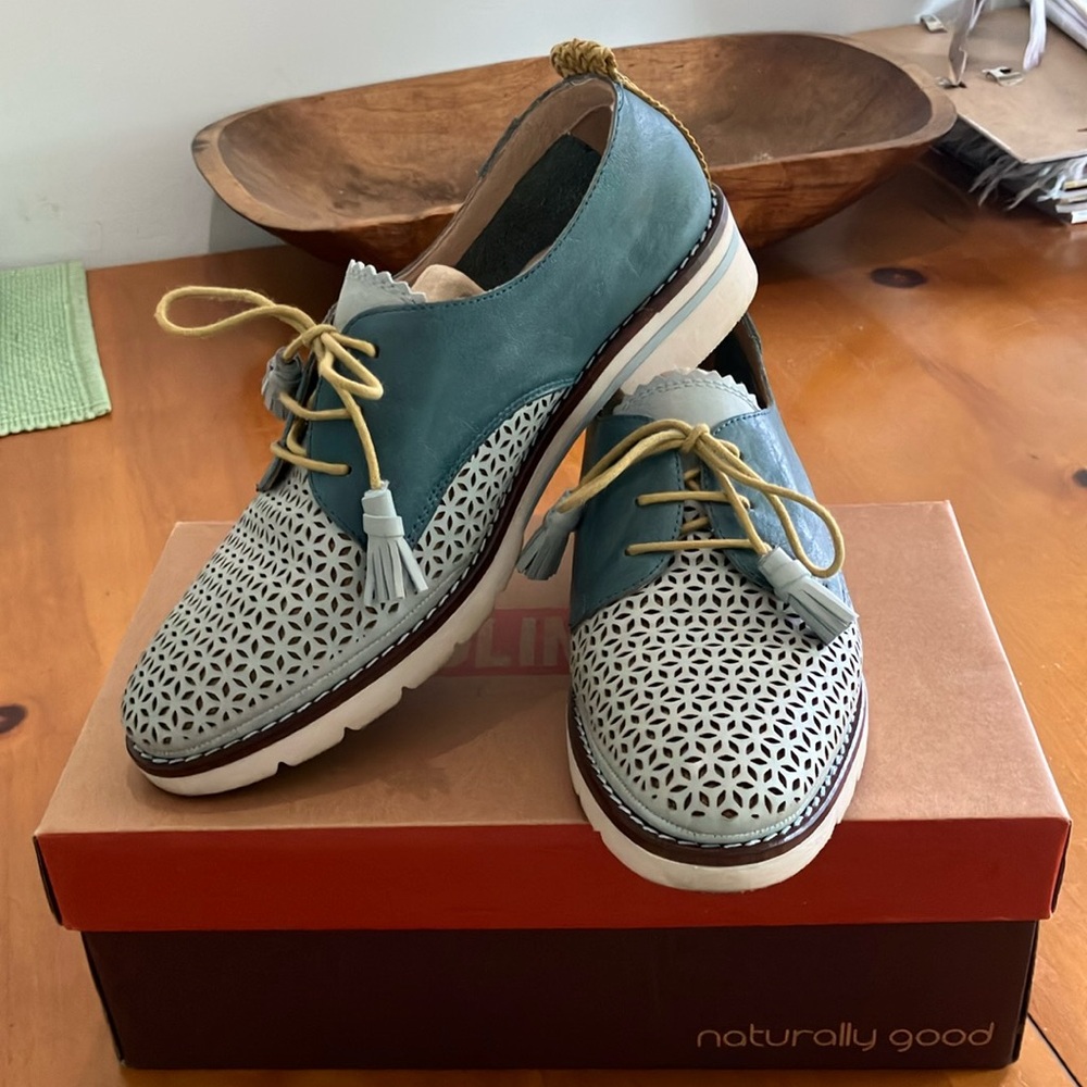 Like new Pikolinos Two-tone Wing Tips in Aqua - Women’s 40